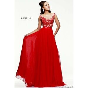 SHERRI HILL LACE APPLIQUÉ FORMAL DRESS